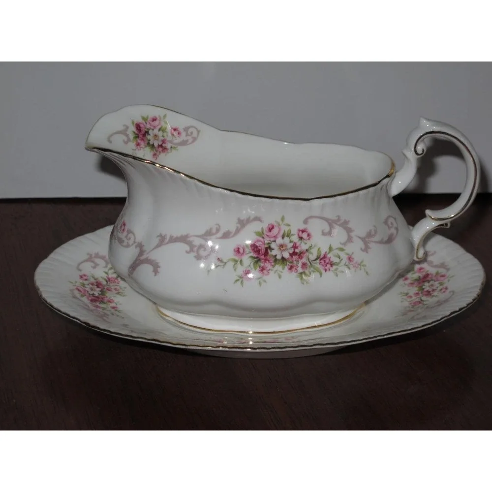 Paragon Rose‎ Bouquet Gravy Boat with Underplate Pink Roses Cottagecore England